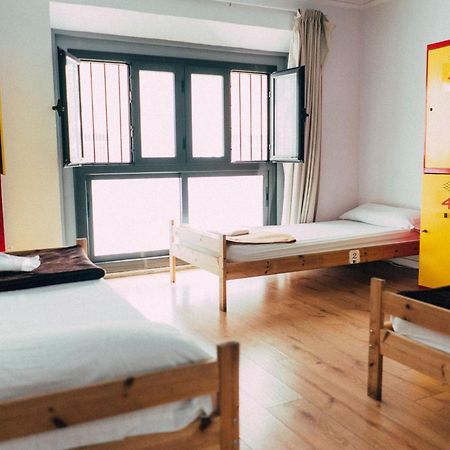 Black Swan Hostel Барселона Екстериор снимка