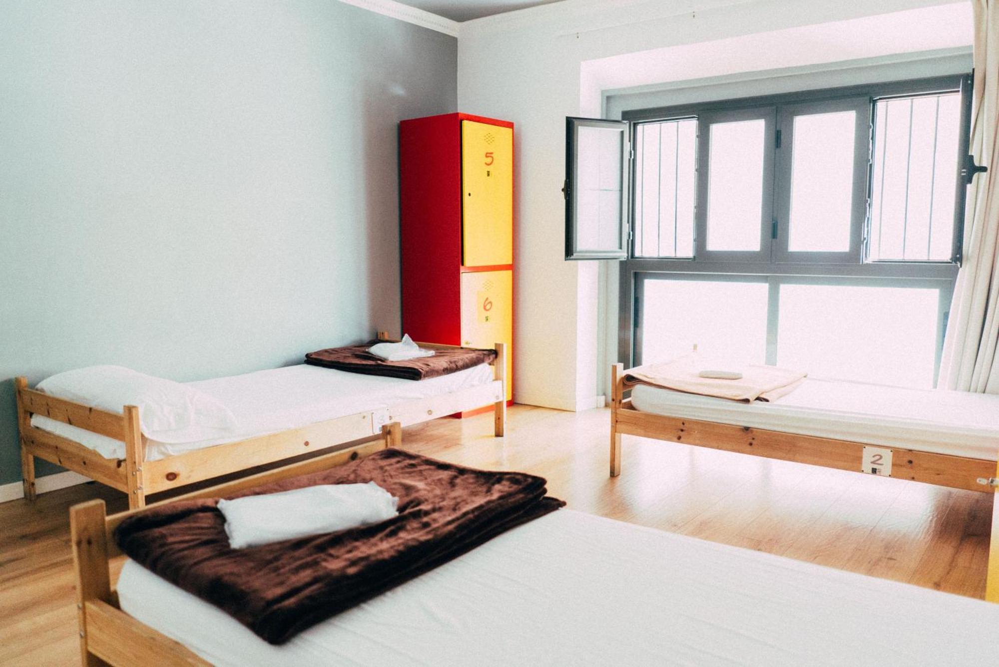 Black Swan Hostel Барселона Екстериор снимка