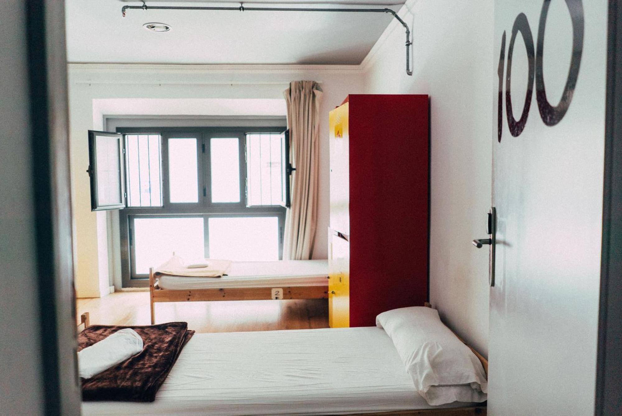 Black Swan Hostel Барселона Екстериор снимка
