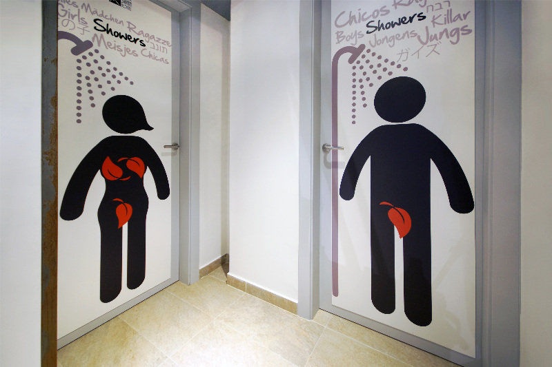 Black Swan Hostel Барселона Екстериор снимка