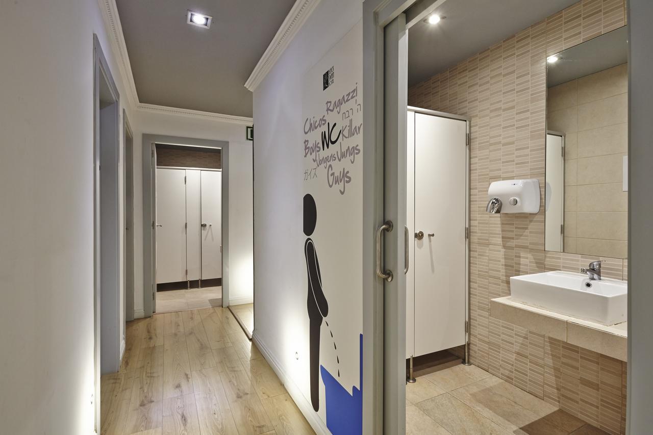 Black Swan Hostel Барселона Екстериор снимка