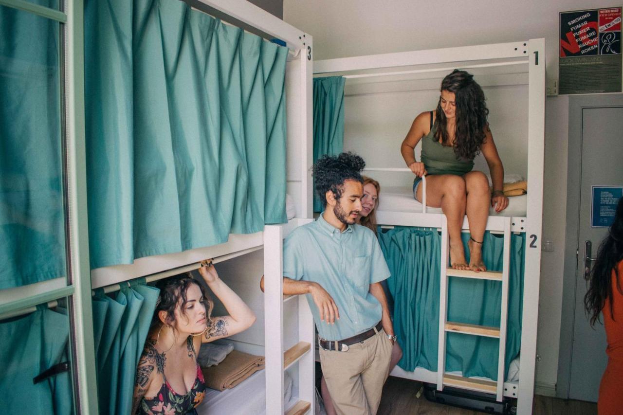 Black Swan Hostel Барселона Екстериор снимка