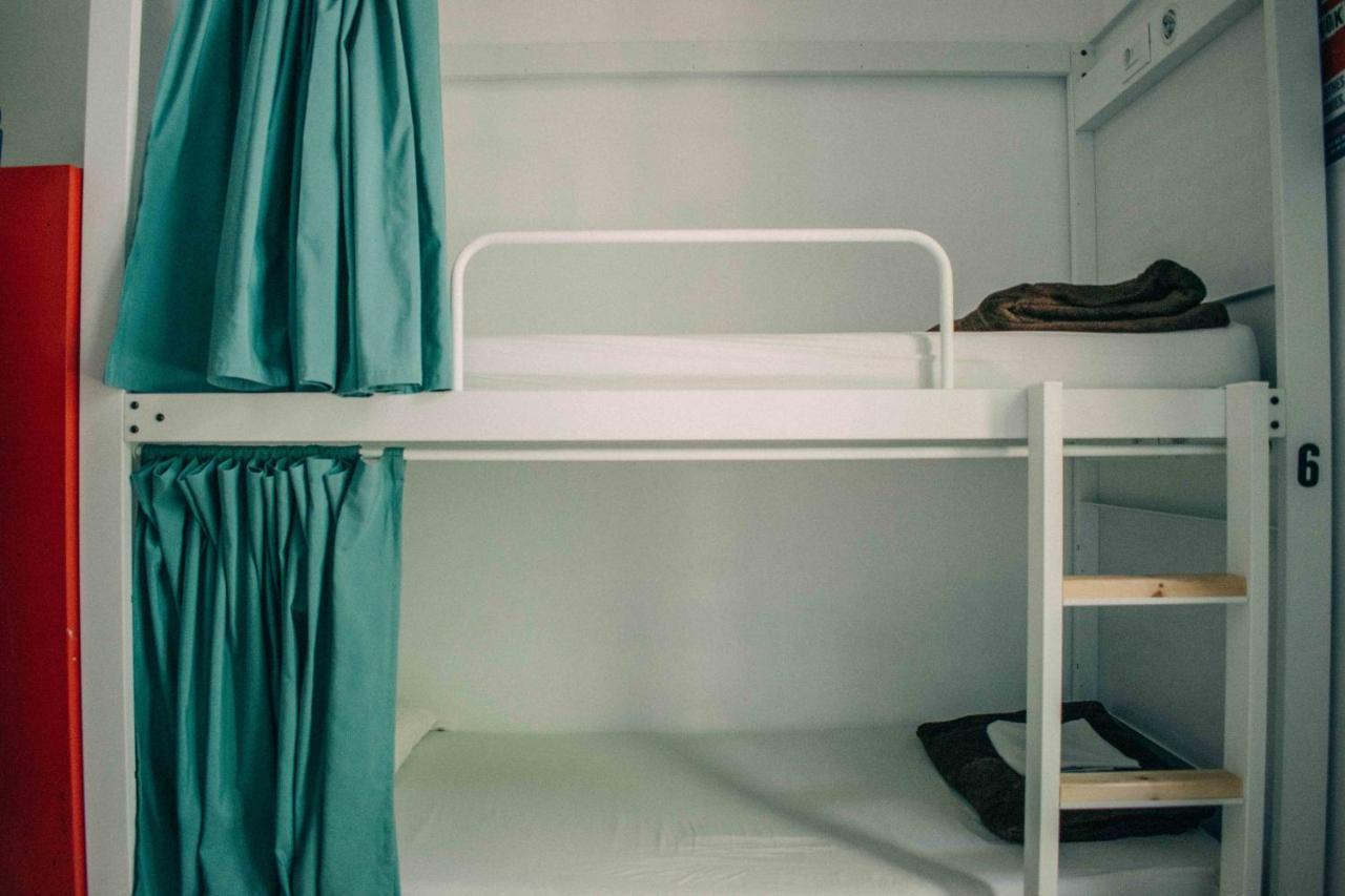 Black Swan Hostel Барселона Екстериор снимка